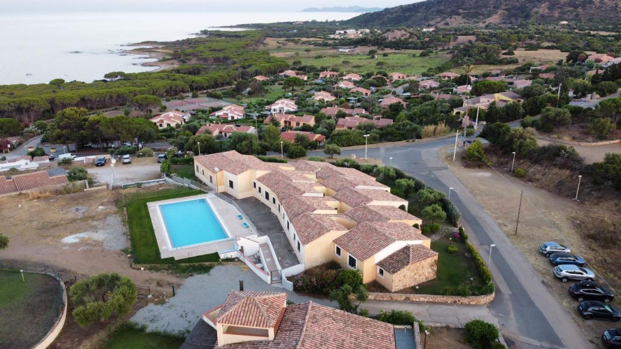 Residence Baia Sant Anna Con Piscina Tanaunella Exterior foto